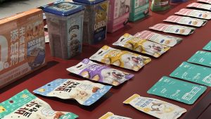 从“饲料”到“食品” 宠食市场加速迈向新赛道缩略图 从“饲料”到“食品” 宠食市场加速迈向新赛道缩略图