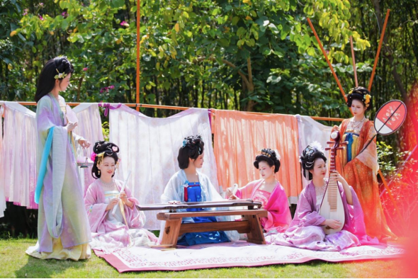 花融古村 文旅共生——华侨城甘坑古镇以三角梅激活湾区文旅新活力插图2 花融古村 文旅共生——华侨城甘坑古镇以三角梅激活湾区文旅新活力插图2