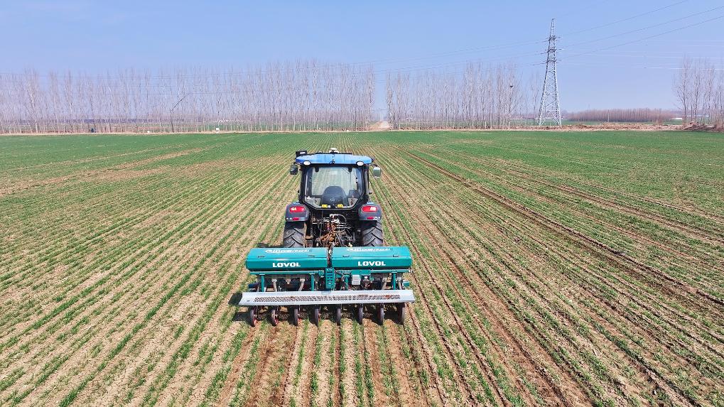 人工智能“开处方” 智慧农机进麦田插图