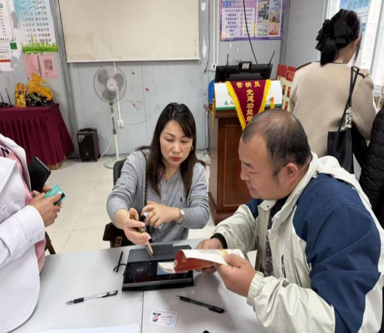 广发银行邵东支行：银保联动送服务 金融知识进洞口(图1)