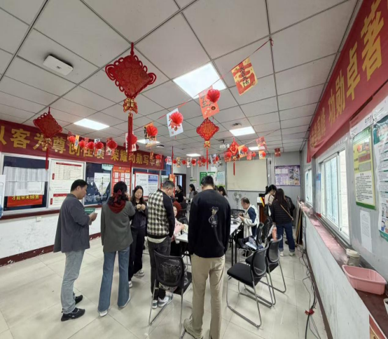 广发银行邵东支行：银保联动送服务 金融知识进洞口(图2)