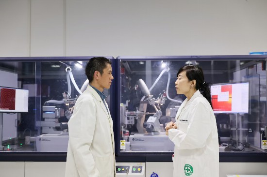 他们在脑机接口技术前沿探索“三磅宇宙”的奥秘插图1