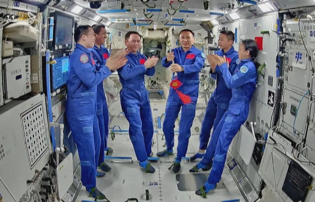 神舟二十一号和神舟二十三号航天员乘组完成在轨交接插图1 神舟二十一号和神舟二十三号航天员乘组完成在轨交接插图1