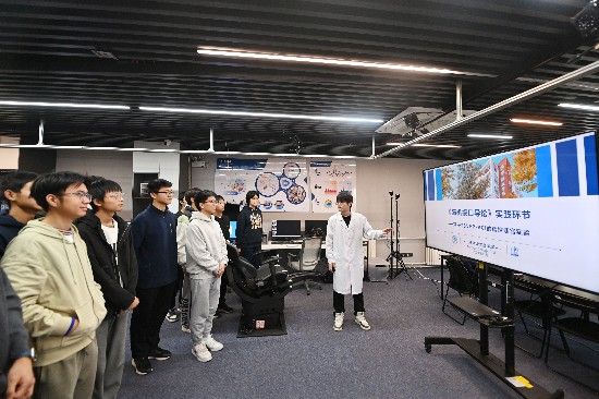 他们在脑机接口技术前沿探索“三磅宇宙”的奥秘插图2