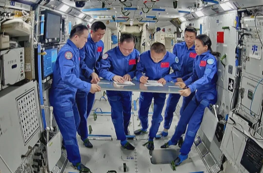 神舟二十一号和神舟二十三号航天员乘组完成在轨交接插图 神舟二十一号和神舟二十三号航天员乘组完成在轨交接插图