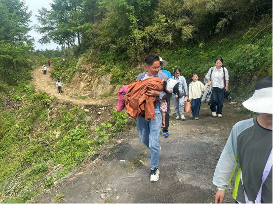 危难时刻显担当 王建云、欧阳彦、李信然接力抢救坠落女童传佳话插图2