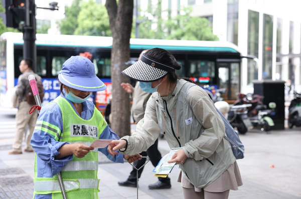 践行金融为民 筑牢消保防线 中银消费金融举办金融宣教健步行活动插图1 践行金融为民 筑牢消保防线 中银消费金融举办金融宣教健步行活动插图1