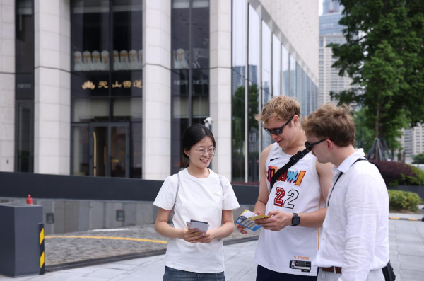 践行金融为民 筑牢消保防线 中银消费金融举办金融宣教健步行活动插图2 践行金融为民 筑牢消保防线 中银消费金融举办金融宣教健步行活动插图2
