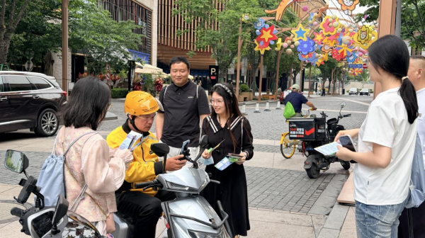 践行金融为民 筑牢消保防线 中银消费金融举办金融宣教健步行活动插图3 践行金融为民 筑牢消保防线 中银消费金融举办金融宣教健步行活动插图3