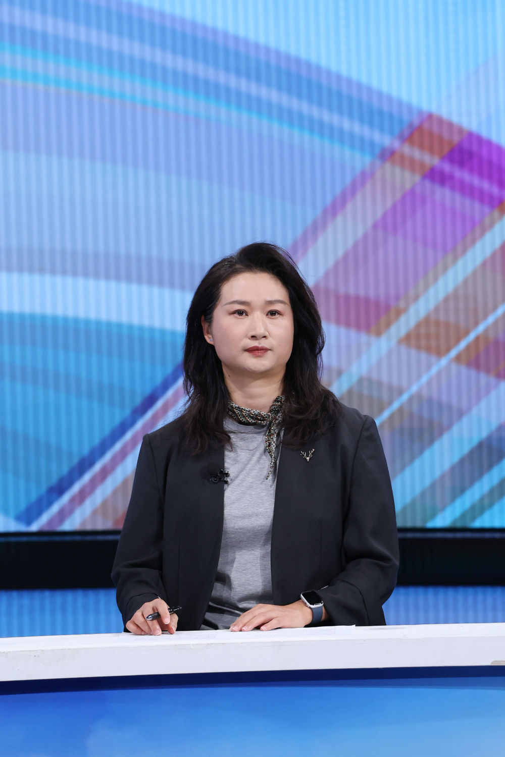 长沙新消费研究院院长张丹丹在第三十七期“中国经济圆桌会”大型全媒体访谈节目录制现场发言。新华社记者 张帆 摄